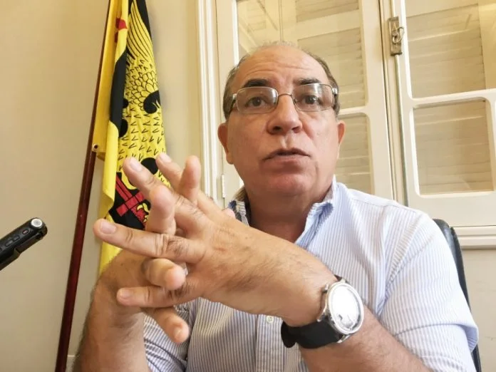 Fernando esclarece que não tem R$ 16 mi em caixa, como anunciado por Geninho, mas sim pouco mais de R$ 1,6 mi