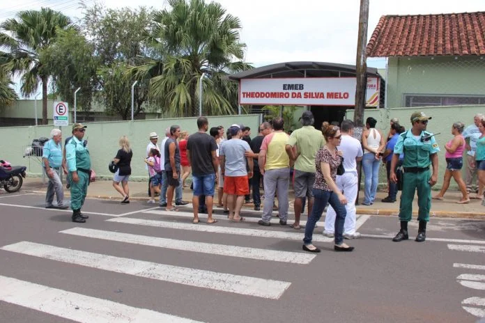 Agentes de Trânsito auxiliam na volta às aulas