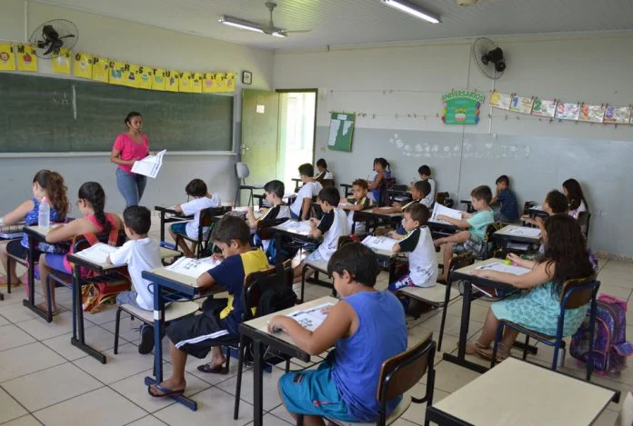 Quase 5,5 mil alunos retornam às aulas na última segunda-feira deste mês