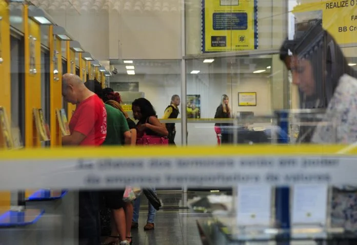Bancos retomam atendimento; expediente será alterado no Ano Novo