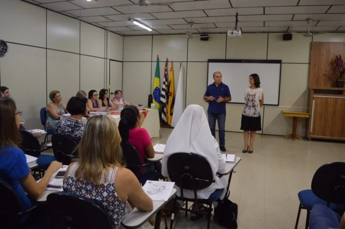 Diretores de escolas debatem metas e orientações para ano letivo