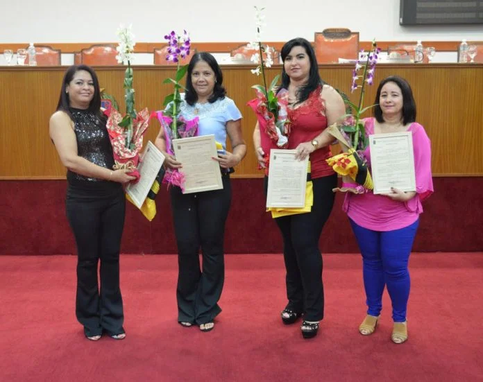 Câmara homenageia as médicas cubanas que deixam Olímpia