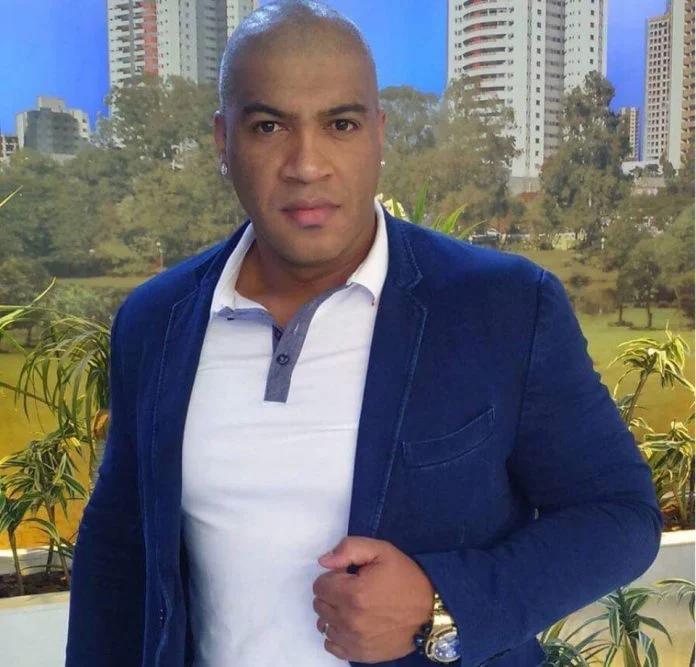 Ator do SBT diz ter sido chamado de “macaco” em estacionamento de show, em Olímpia