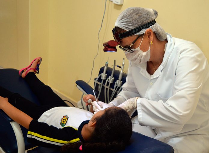 Saúde reativa consultório móvel odontológico