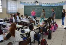 Secretaria da Educação inicia entrega de 11 mil peças de uniformes para alunos