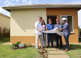 Prefeito visita casas do Residencial Vida Nova Olímpia