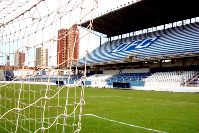 Ação do Dia do Trabalhador troca alimento por ingresso para jogo do Olímpia