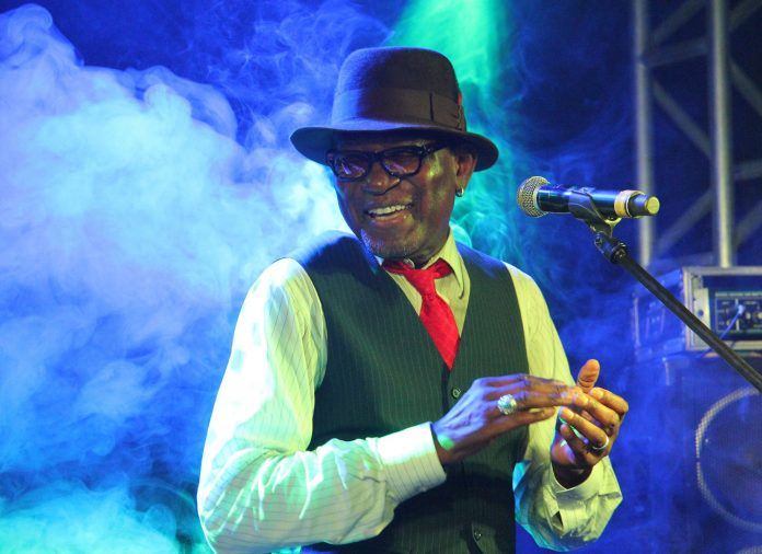 Cantor internacional J.J. Jackson homenageou as Mães no Tuti Resort