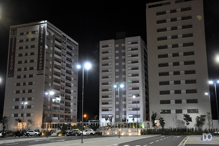 Visão das três torres do Integrato, pelo estacionamento do Iguatemi Shopping