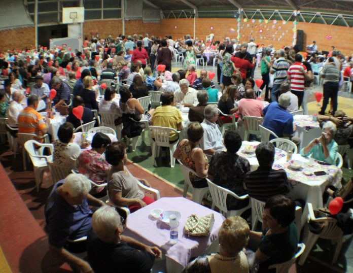 Famílias de programas sociais participam de atividades em comemoração ao Dia das Mães