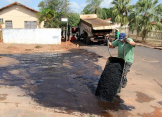 Ruas de Baguaçu recebem Operação Tapa-Buraco