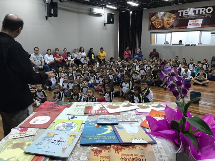 Programa “Viagem Literária” reuniu mais de 300 crianças no CEUs
