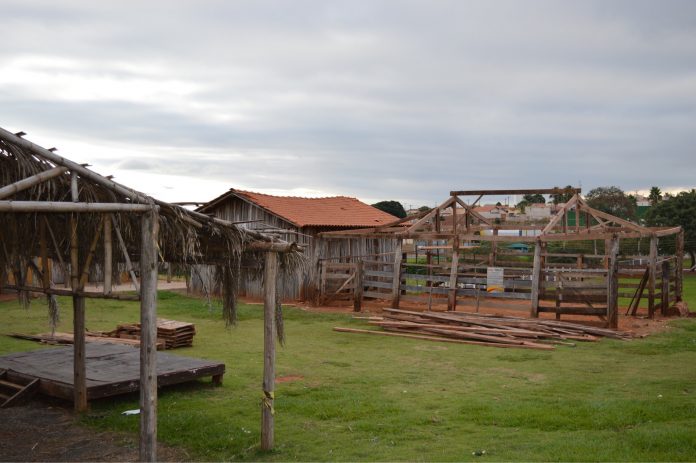 Vila Brasil continuará sendo sucesso no Festival do Folclore, afirma secretária Tina