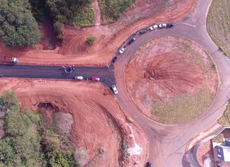 Prefeito e vereadores visitam obras na ponte do Quinta das Aroeiras