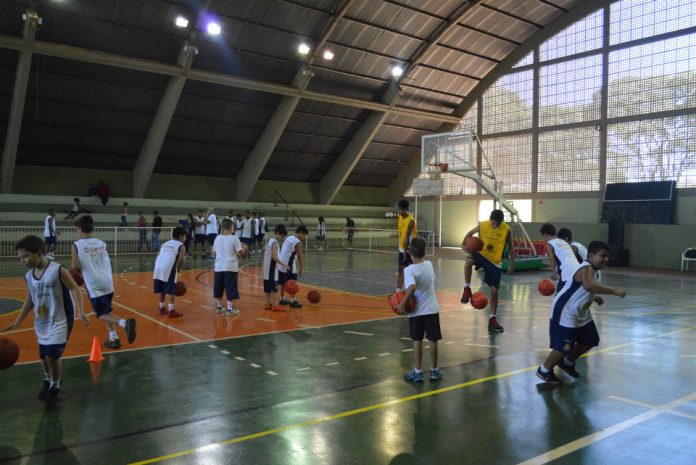 Projeto “Assistência pra Vida” realiza campeonato de basquete com alunos