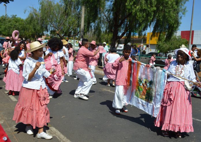 Grupos paulistas são tradição na história do Festival do Folclore
