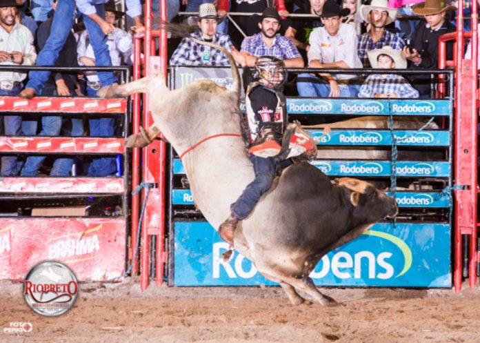 Country Bulls resgata tradição e traz as montarias em cavalos