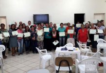 Famílias de programas sociais concluem cursos profissionalizantes