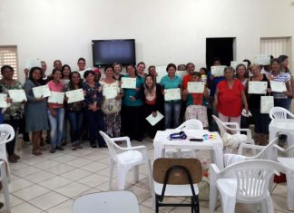 Famílias de programas sociais concluem cursos profissionalizantes