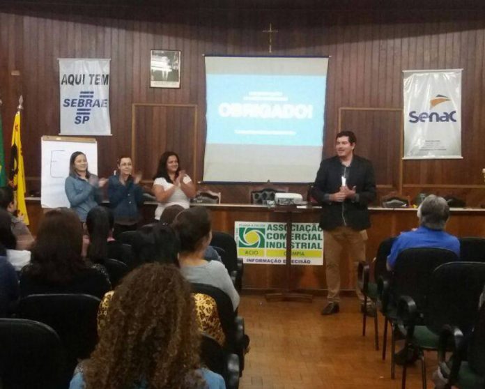 Palestra motivacional na ACIO reuniu cerca de 100 participantes