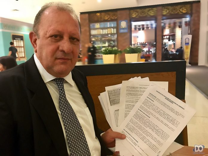 Advogado contratante dos cobradores mostra documentos de dívidas e lamenta tiroteio