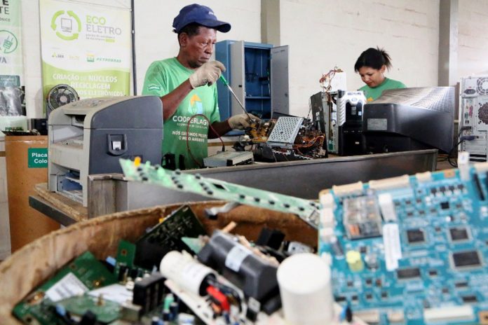 Tereos doa mais de 2 mil peças eletrônicas à Cooperlagos