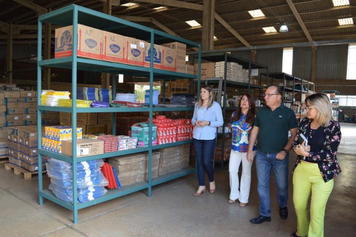 Prefeito visita novo prédio do almoxarifado central