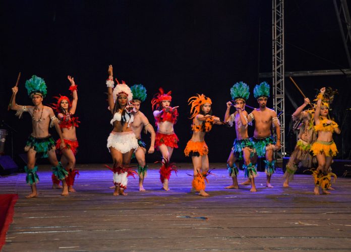 Grupo Frutos da Terra completa 10 anos e comemora sucesso no palco do Fefol
