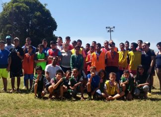 Alunos da oficina de futebol recebem medalhas em campeonato