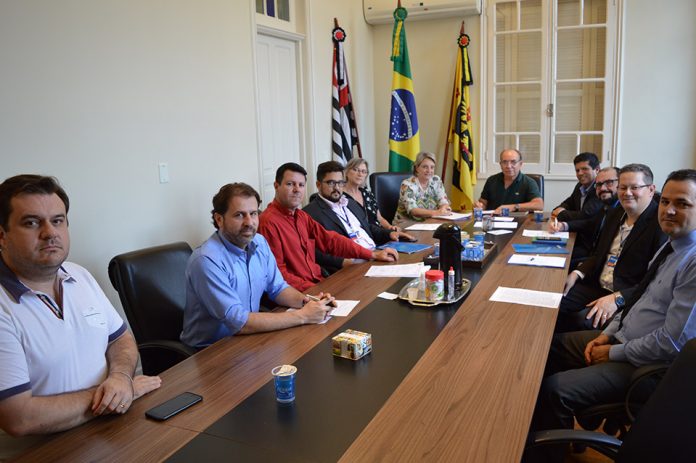 Prefeitura e Caixa assinam convênio de capacitação gratuita dos servidores