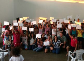 Social entrega certificados de conclusão do curso de informática
