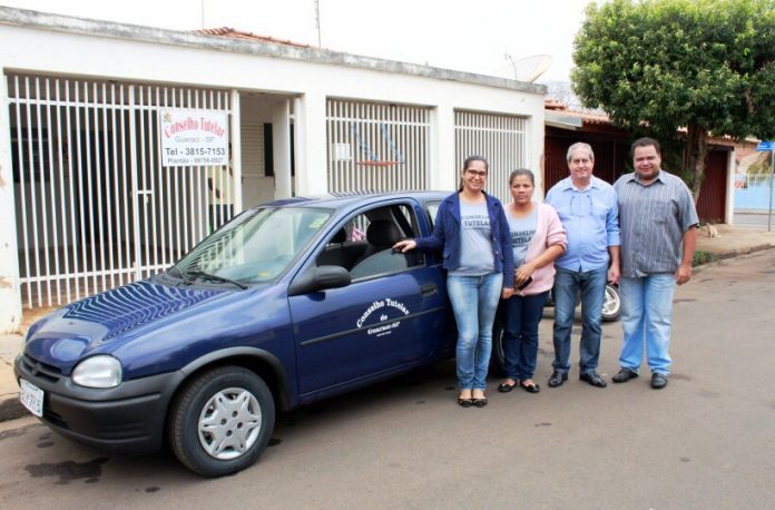 Conselho Tutelar de Guaraci recebe veículo do prefeito Elson
