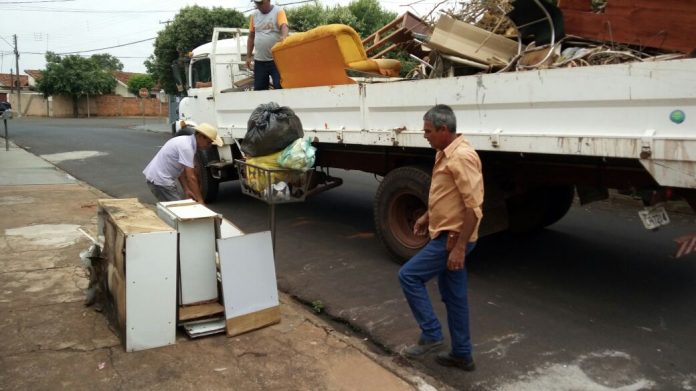 Arrastão de Combate à dengue e ao escorpião recolhe mais de 400 caminhões de lixo e entulho