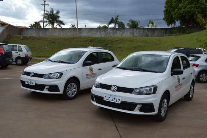 Saúde adquire dois veículos para transporte de pacientes