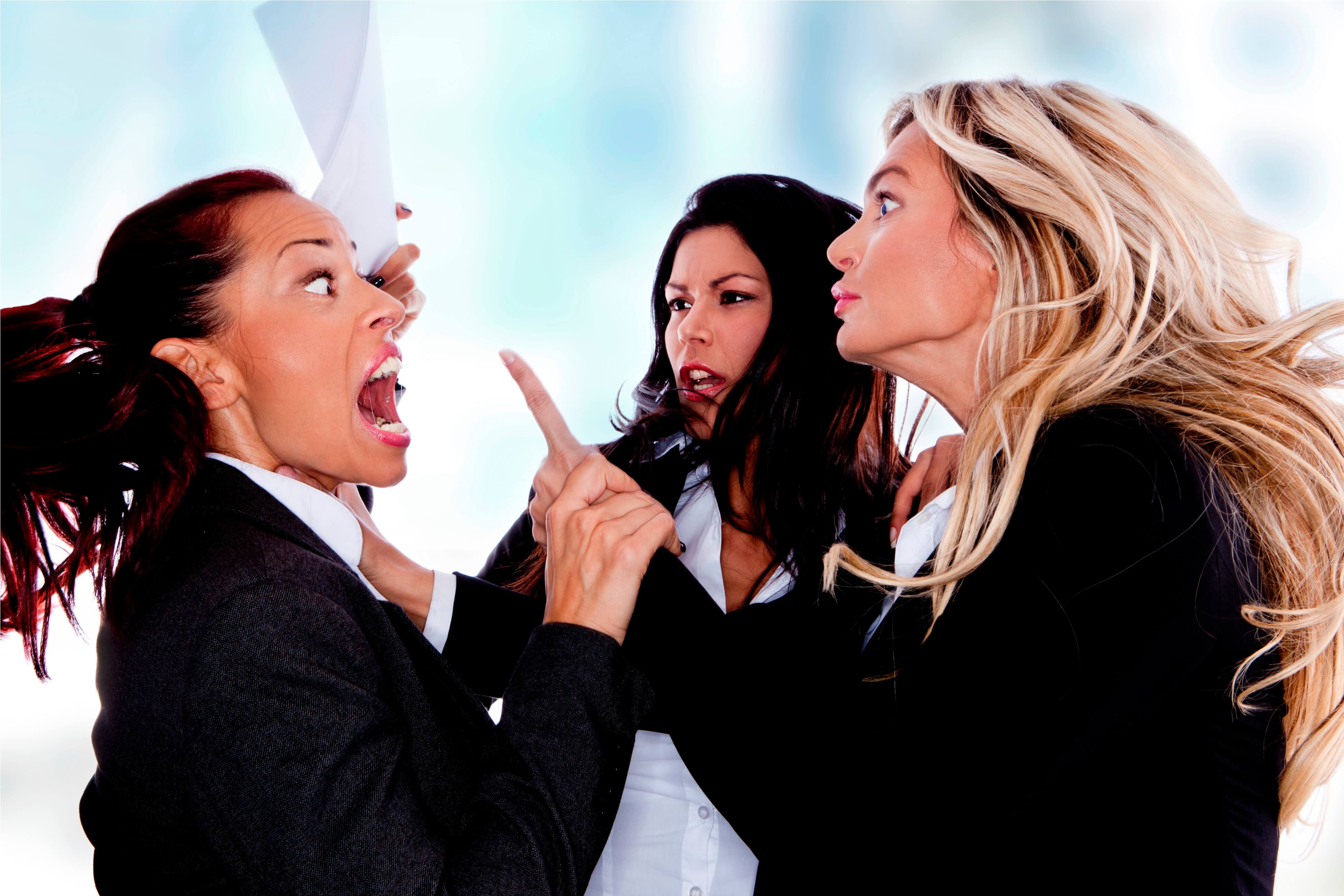 Ресторан с посетителями. Конфликтные гости. Межгрупповой конфликт. Коллектив женщин. Переговоры в конфликте.