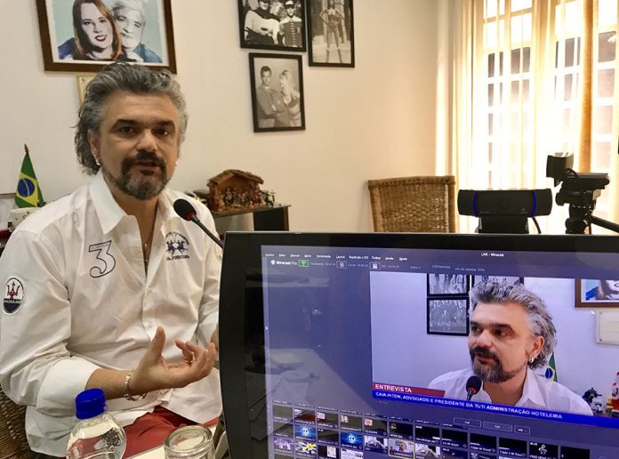 Caia Piton, crítico e irreverente, fala da crise, da cidade, do Réveillon, e muito mais na última ‘live’ do ano