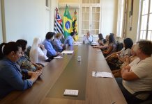 Prefeito recebe representantes de entidades educacionais para discutir melhorias