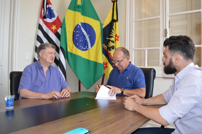 Olímpia assina convênios de R$ 320 mil para infraestrutura