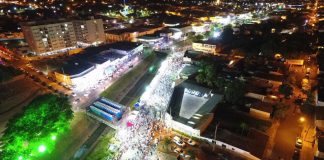 Carnaval Tropical: Quatro escolas, um trio elétrico e DJ animam a Avenida Aurora Forti Neves
