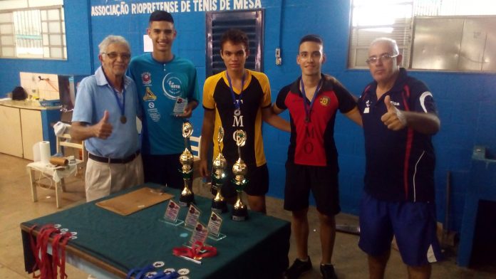 Alunos de Olímpia conquistam segunda colocação em torneio de Tênis de Mesa