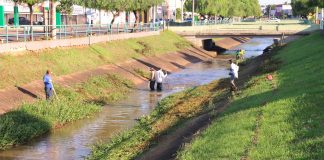 Prefeitura e Daemo realizam a limpeza do Córrego Olhos D’Água