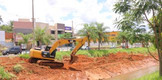 Daemo realiza limpeza da ETA e em trecho da Avenida Aurora