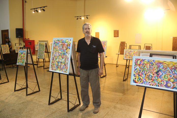 Exposição de artes de Romeu Tamelini vai até sexta-feira