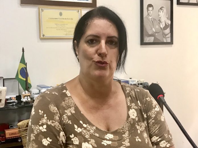 Mototaxista Tati Zimmermann esclarece reajuste das tarifas e vantagens do aplicativo