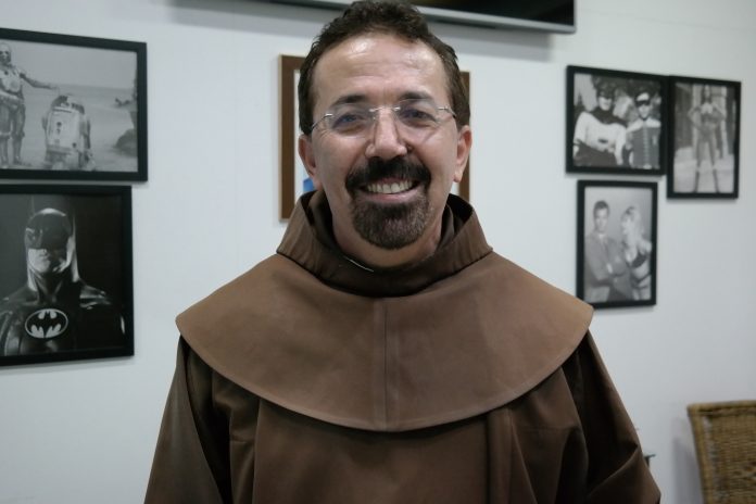 Frei Mauro convida Comunicadores para Missa. Papa alerta sobre “fake news”