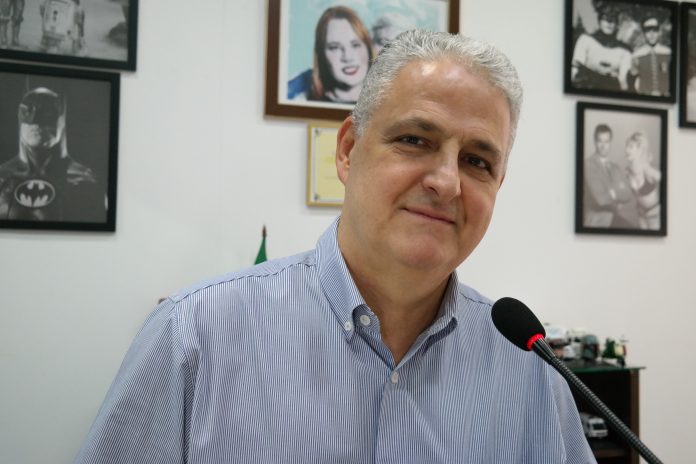 ABECAO, 55 anos. Voluntário Luiz Salata conta a história e os cursos, todos são gratuitos