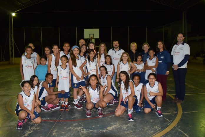 Projeto “Assistência Pra Vida” oferece aulas gratuitas de basquete para alunos da rede pública