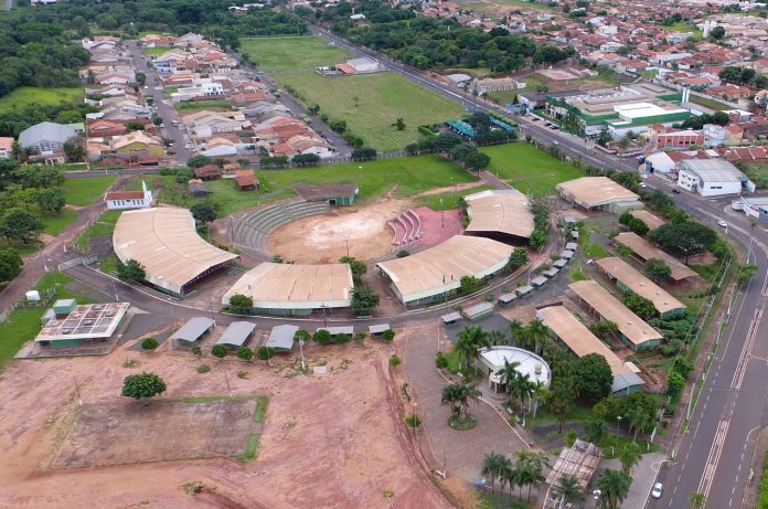 Prefeitura abre licitação para espaços e barracas do 54º Fefol