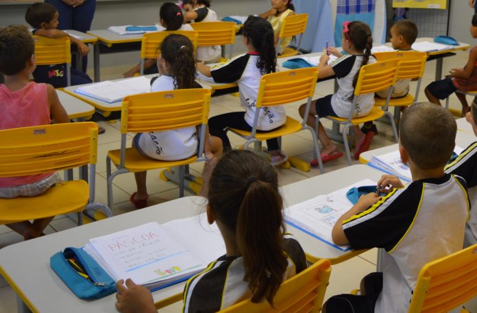 Quase seis mil alunos retornam das férias. Oito escolas servirão de alojamentos durante Fefol