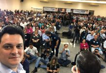 Dória dá ‘consultoria’ para empresários, debate demandas, e lança em megaevento campanha de Geninho
